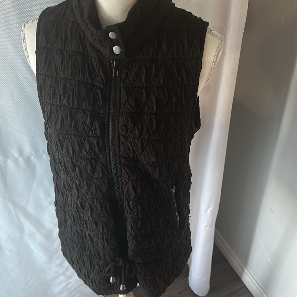 Doe & Rae Dark Quilted Vest - Picture 6 of 7